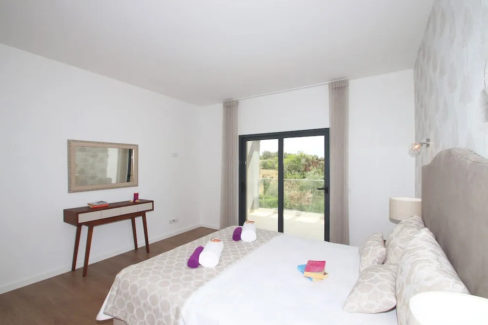 Villa Riviera - com piscina aquecível, 2 jacuzzis e BBQ em Armação de Pêra