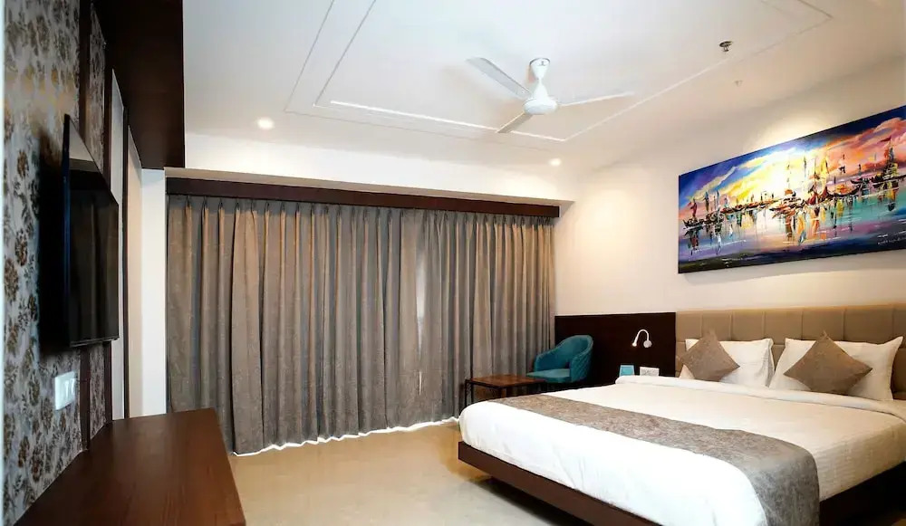 Swarna Hotel & Resort