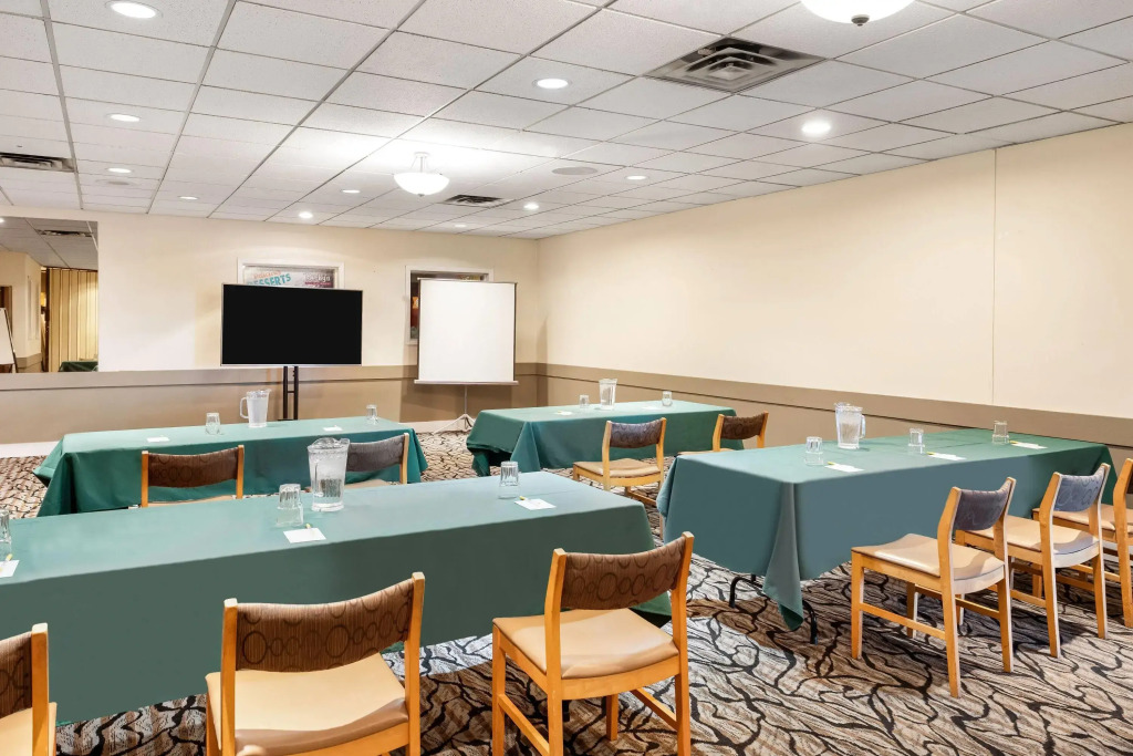 Days Inn by Wyndham Nanaimo