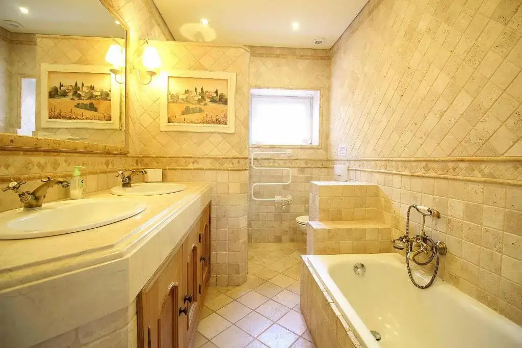 Casa Bruella - Walk to beach Pool WiFi and BBQ