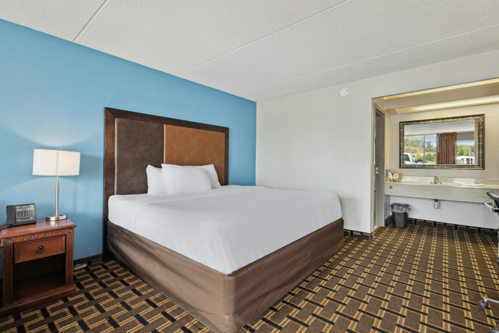 Relax inn by OYO Greeneville Near Hwy US-321