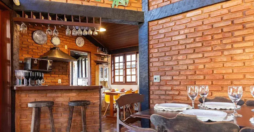 BZ46 Na quadra da praia! Casa c/ 5 suítes