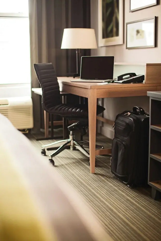Holiday Inn Express & Suites Tulsa-Catoosa East I-44