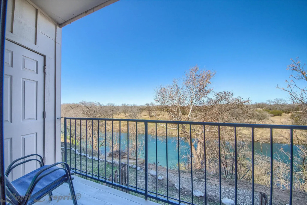 Seele Street River Retreat SS B11