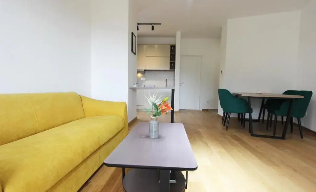 Minimalist stylish 1 BR apartment in Tre Group