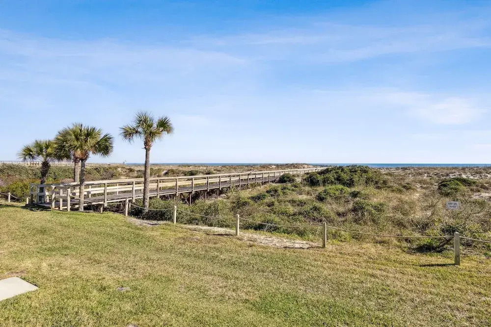Steps to The Beach - 3BR Ocean View