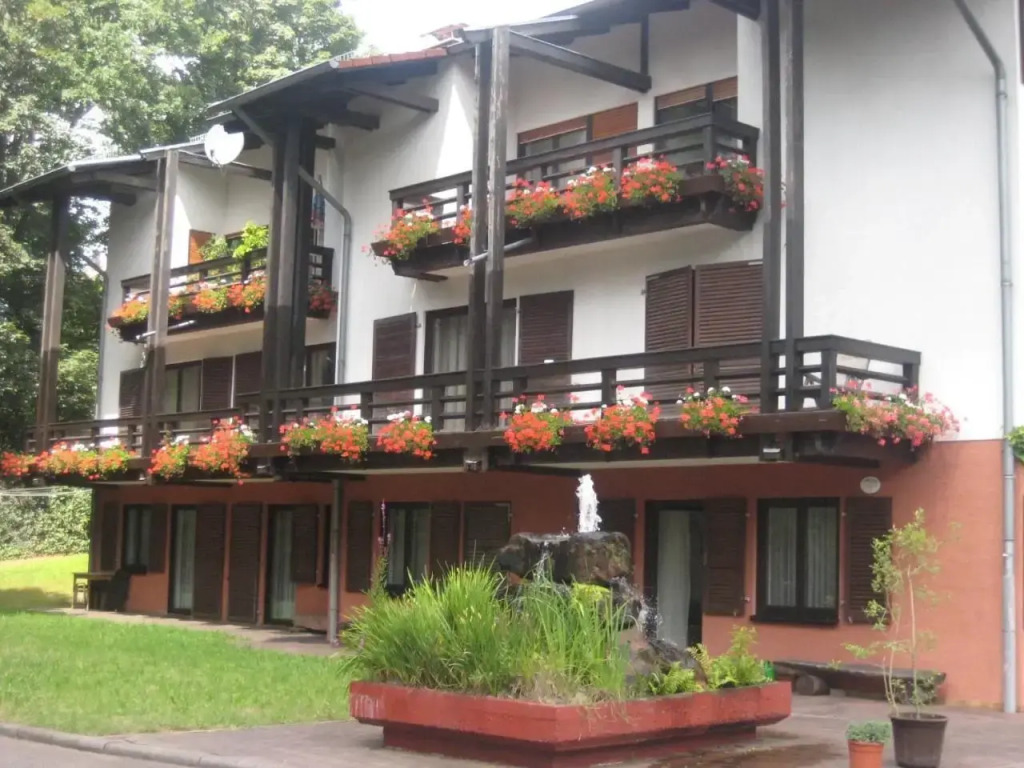 auf dem roten fels Hotel