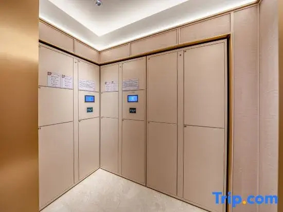 HanTing Hotel (Manas Zhonghua Road Fenghuang Commercial Building)