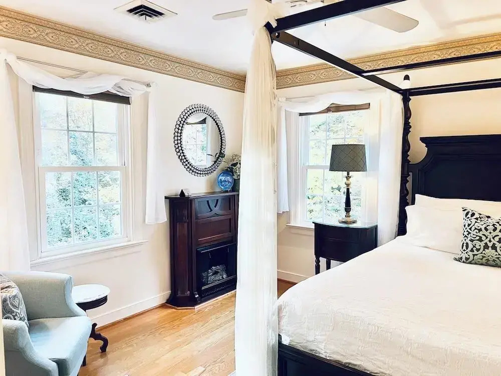 Colonial Gardens B & B