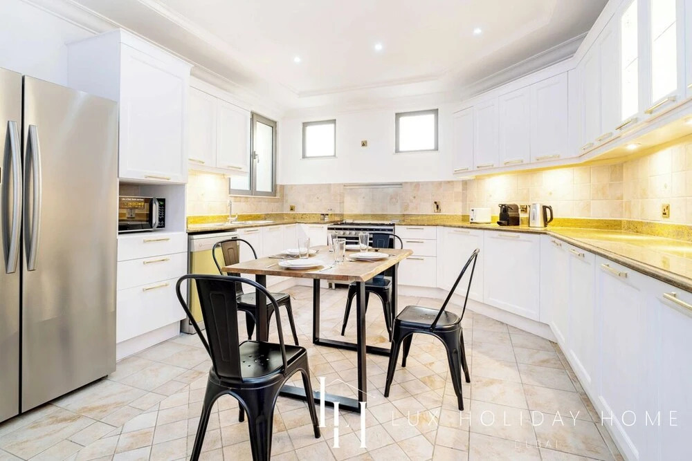 LUX Holiday Home - Frond E 1
