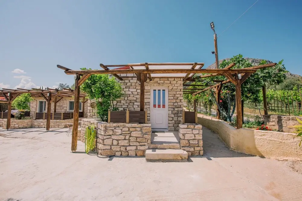 Acrocorinth Apartments