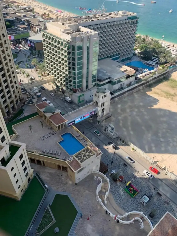 Хостел Business Backpackers JBR