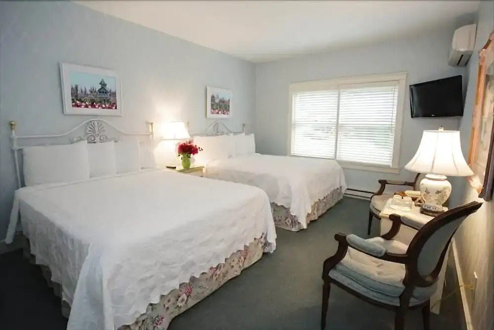 Metivier Inn