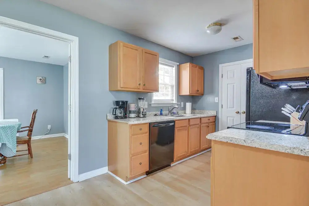 < 4 Mi to Dtwn Greensboro: Renovated Home w/ Yard!