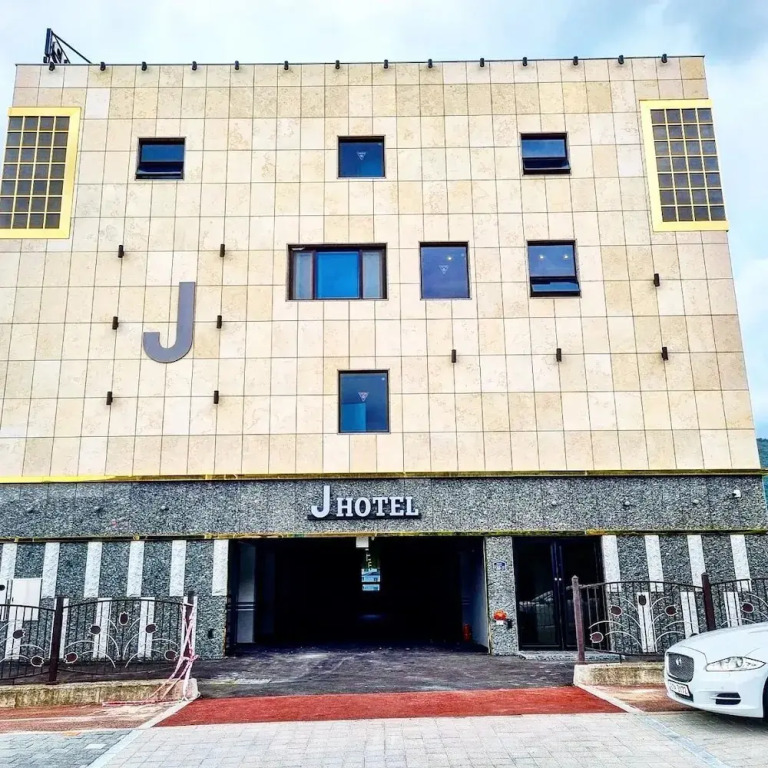 J Hotel