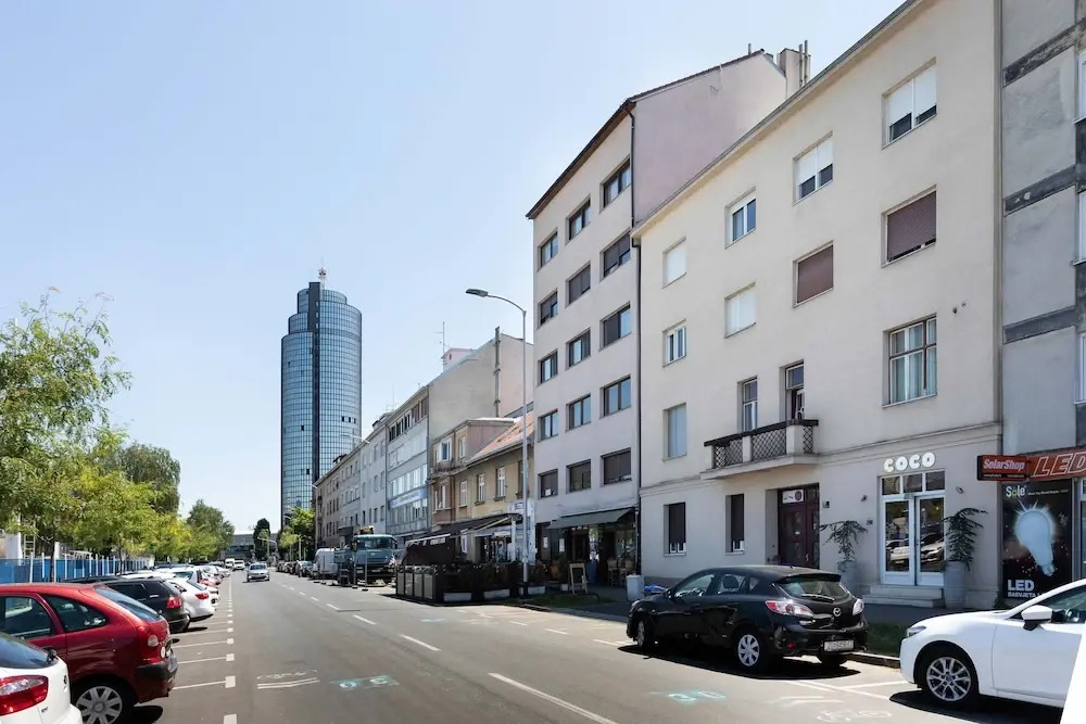 Spacious 2bdr Apartment With a Cute Balcony