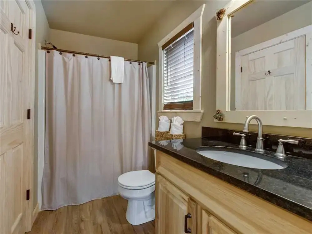 Walnut Ridge, Pool Table, 3 Bedrooms, Private, View, Hot Tub, Sleeps 11