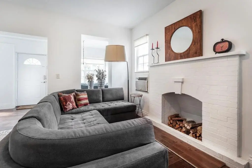 927 Jefferson Suites