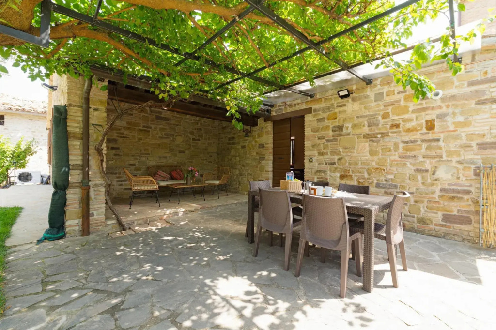 Quiet property set in a genuine context between nature and culture.-CASA PARIS