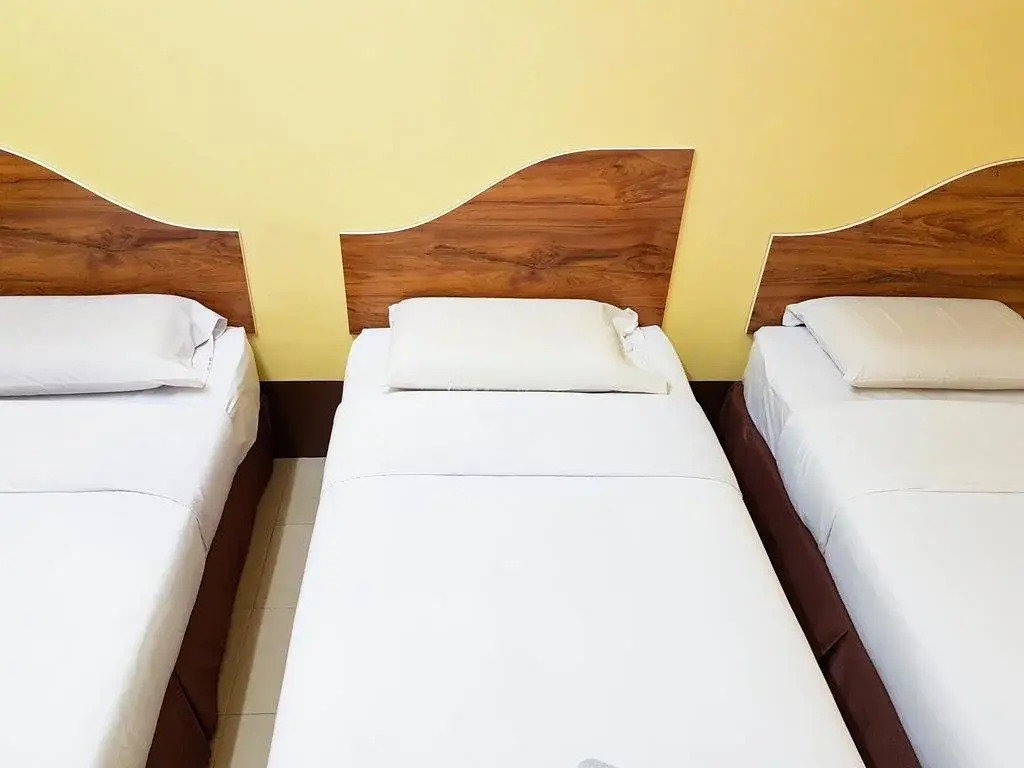 Oyo 90162 Aj Hotel