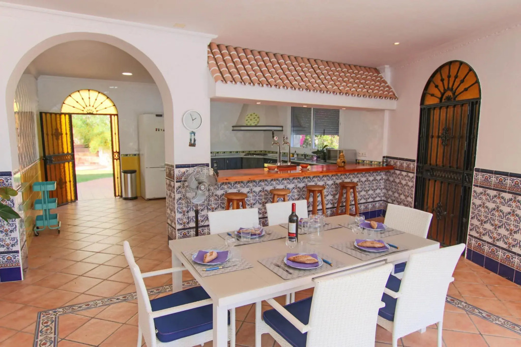 TESS Villa El Oasis