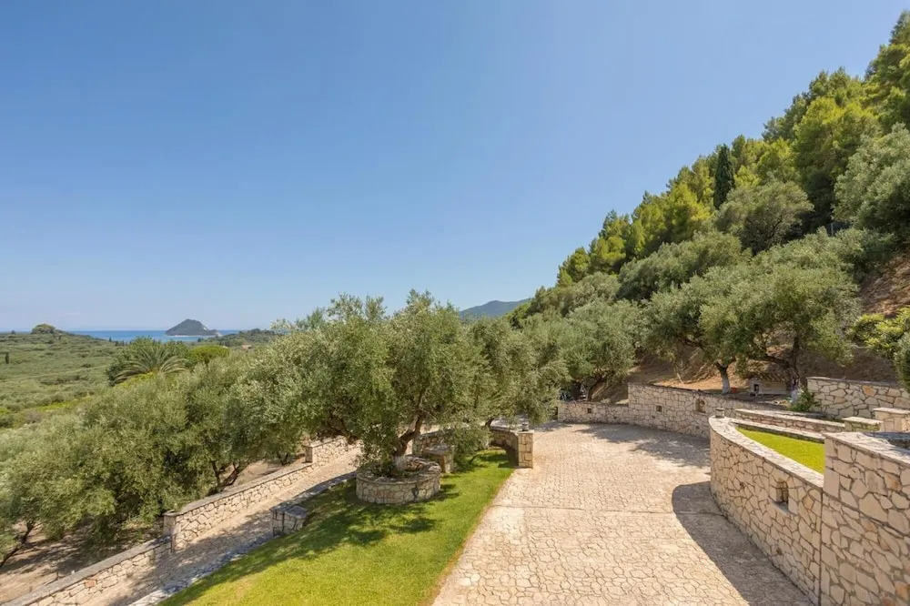 Paradise Home - On the Hill - Paradise Home - On the Hill