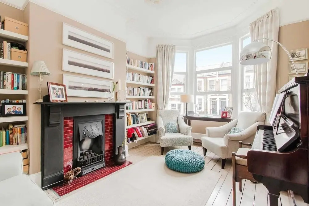 Beautiful Victorian 6 bed Family Home, in Zone 2