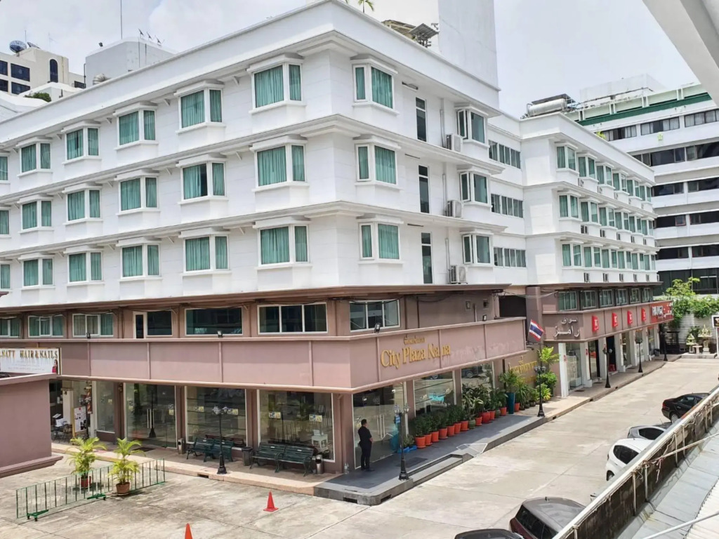 City Plaza Nana Hotel