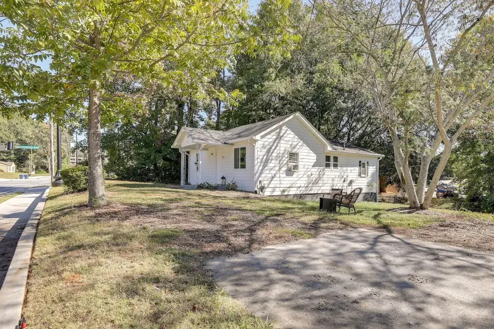 Historic Lawrenceville Home: 32 Mi to Atlanta!