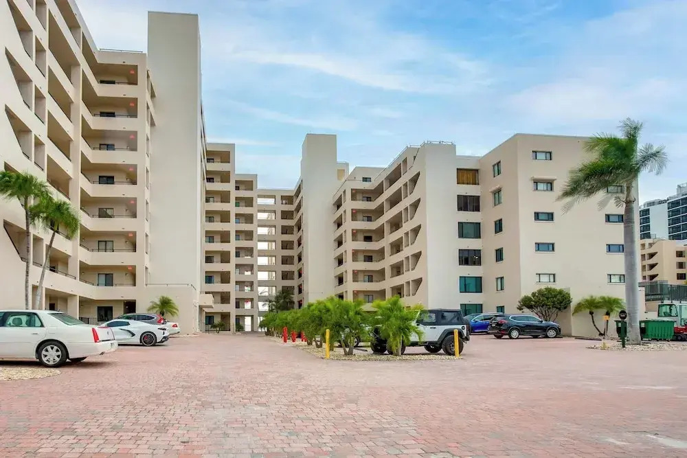 4 Mi to Lovers Key SP: Modern Condo w/ Ocean Views