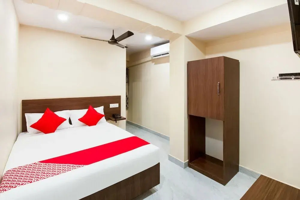 Oyo 29061 Suryas Grand