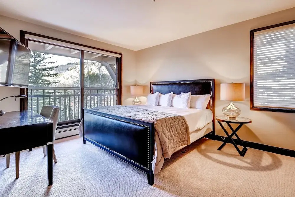 Luxe Pines Lodge Townhome Sleeps 10 4 Bedroom Townhouse by RedAwning
