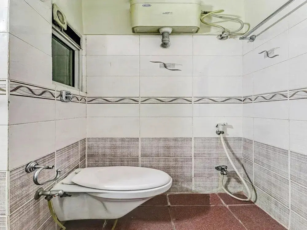OYO 60932 Hotel Basera Inn
