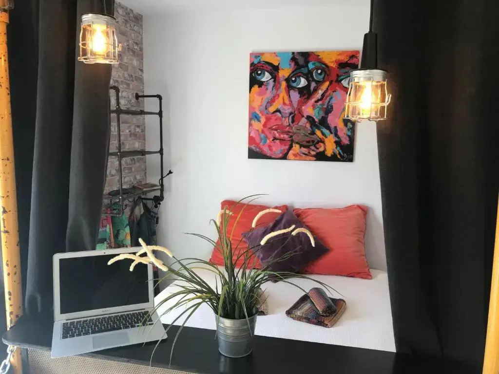 Studio "MOSAICO" WITH POOL, FIBRE OPTIC 600mb, PARKING, AIR CONDITIONER INCLUDED