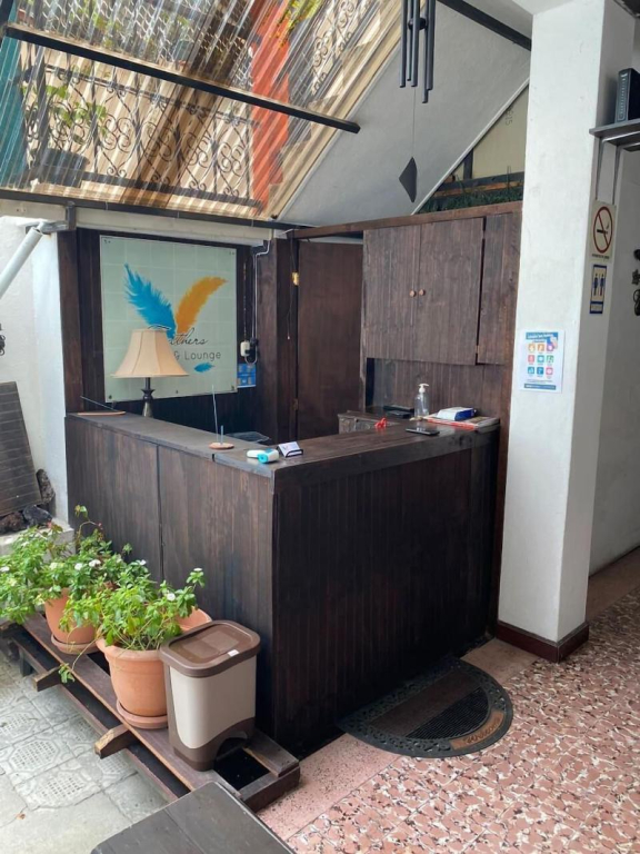 Feathers Hotel & Lounge