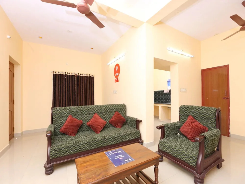 OYO 15128 Home Elegant 2BHK Near Boat House