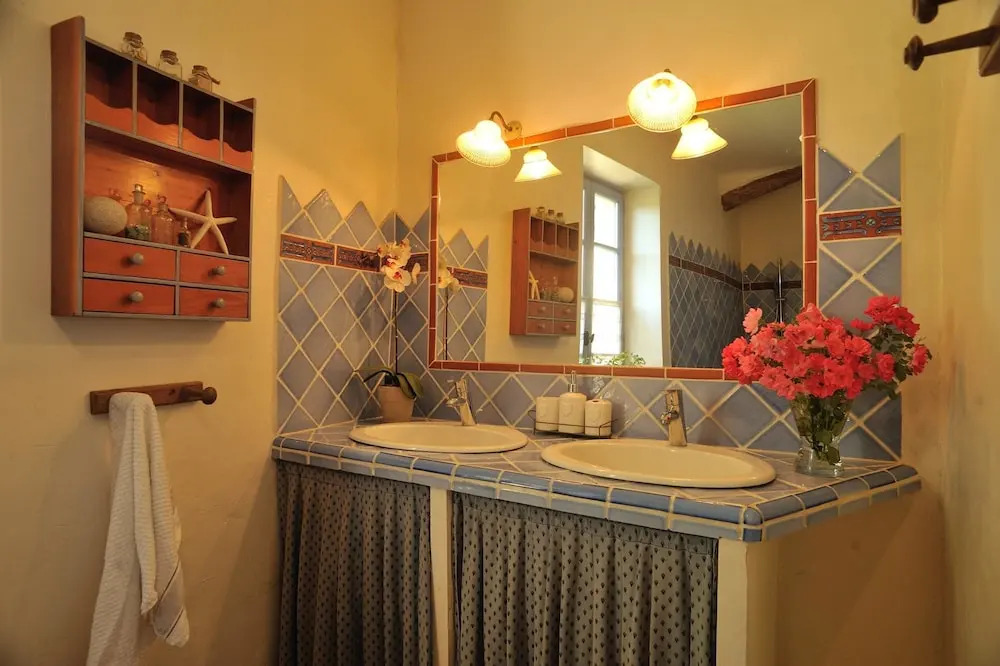 Mansion With 5 Bedrooms in Grans, With Pool Access, Furnished Garden a