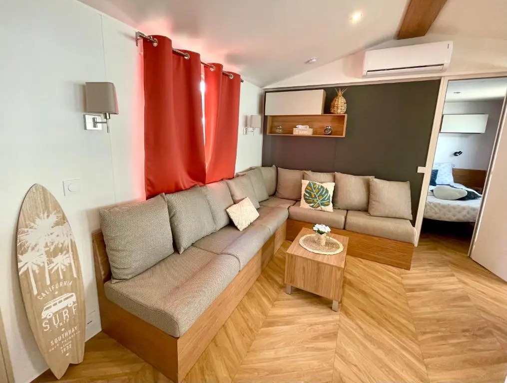 Mobil-home tout beau tout neuf, camping 4*, plage à pied !