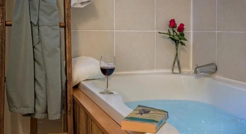 Clementines Guest House & Vacation Rentals