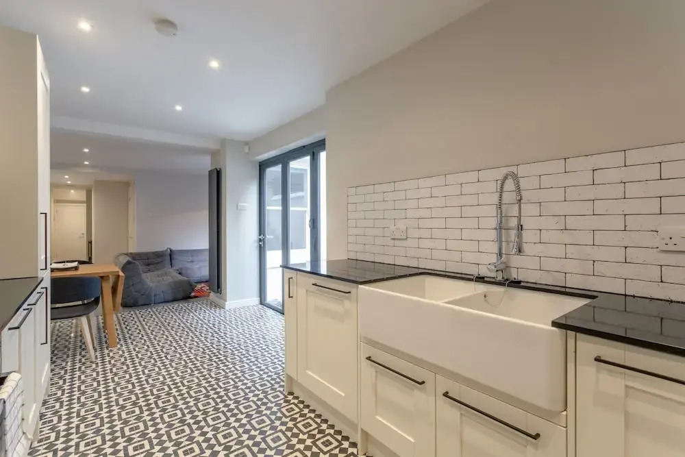 Spacious 1 Bedroom Flat With Garden