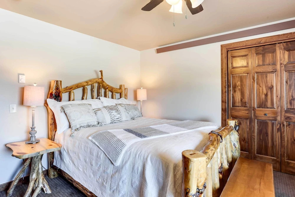 Centrally-located Deadwood Apt w/ Mountain Views!