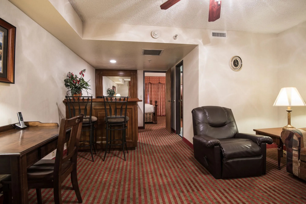 MCM Elegante Suites Abilene