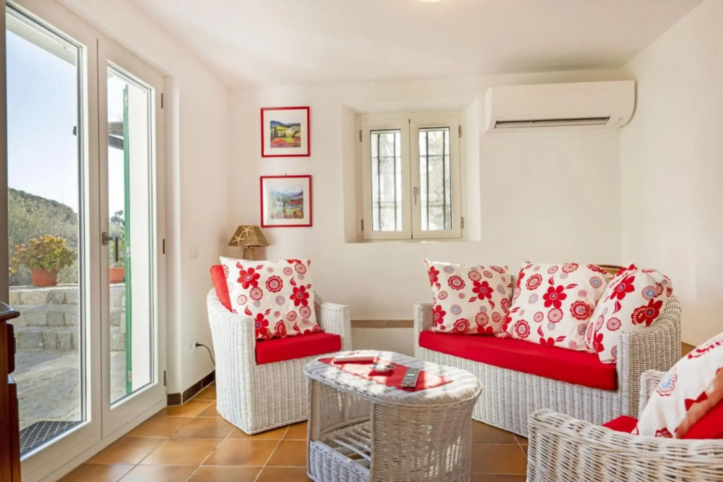 Independent cottage with sea view patio 300 meters from the beach of Pomonte-LA CASA CON PATIO A POMONTE