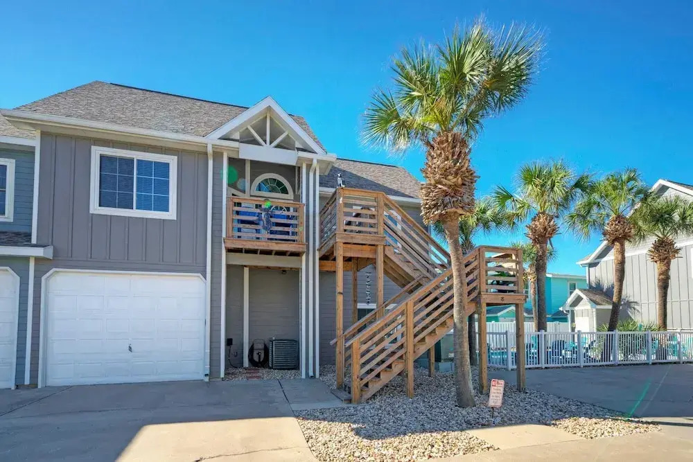 Communal Pool, Beach Gear & Prime Location Near Port Aransas Beaches Salty Seas by Avantstay