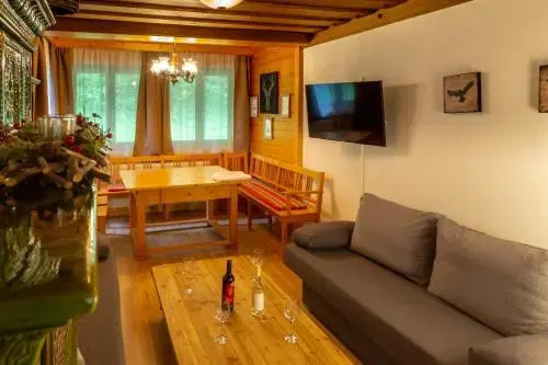 Four Seasons Lodge