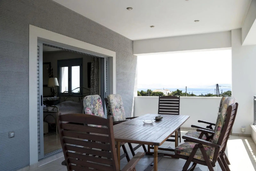 Villa dIrene-near athens airport , 200 meters from the beach davis