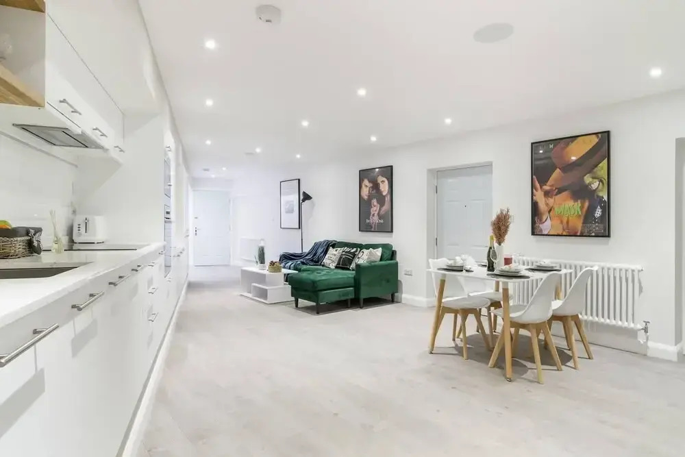 Livestay - 2 Bed Hollywood Movie Themed Apt