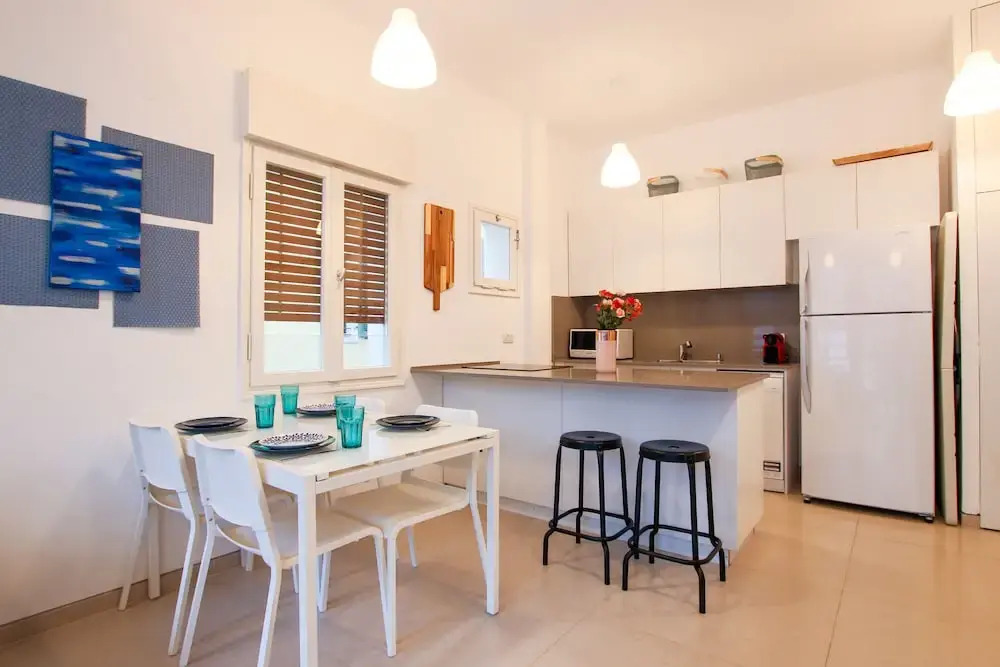 Trendy with balcony on Sheinkin by FeelHome