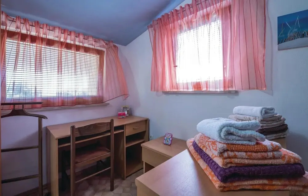 Lovely Home In Liznjan With Wifi