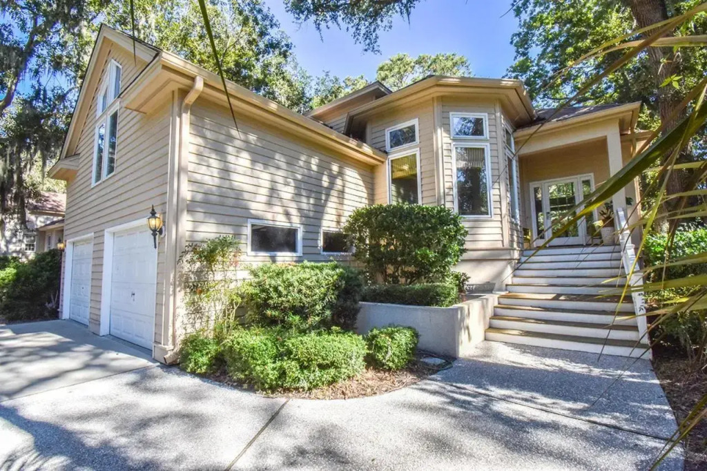 6 Flagg Dr